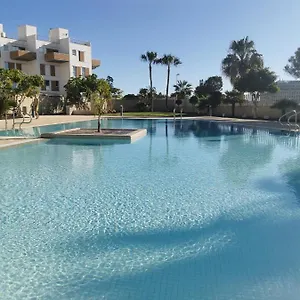 modern-seafront-flat-with-a-private-garage.tenerifehoteles.net/